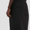 Fustă midi croită, de culoare neagră Fustă midi croită, de culoare neagră