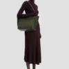 Geantă tote The Victoria din piele de căprioară de culoare măslinie închisă Geantă tote The Victoria din piele de căprioară de culoare măslinie închisă
