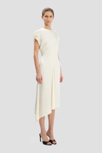 Rochie cu umeri răsuciți, culoare ivoriu