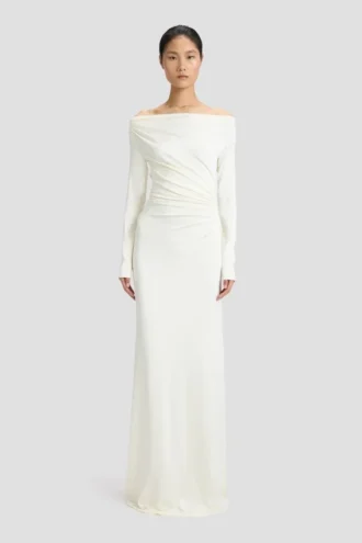 Rochie cu umerii goi, de culoare ivoriu