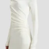 Rochie cu umerii goi, de culoare ivoriu Rochie cu umerii goi, de culoare ivoriu