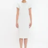 Rochie tip tricou ajustată, de culoare ivoriu Rochie tip tricou ajustată, de culoare ivoriu