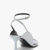 Sandale cu toc stiletto și ornamente The Victoria 75 din satin magneziu Sandale cu toc stiletto și ornamente The Victoria 75 din satin magneziu