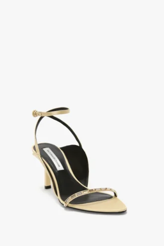 Sandale cu toc stiletto și ornamente The Victoria 75 din satin nisipiu Sandale cu toc stiletto și ornamente The Victoria 75 din satin nisipiu